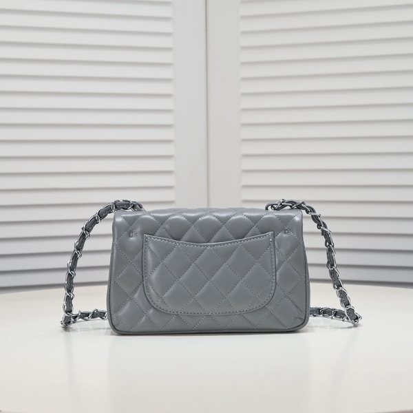 シャネルバッグ側面デザイン